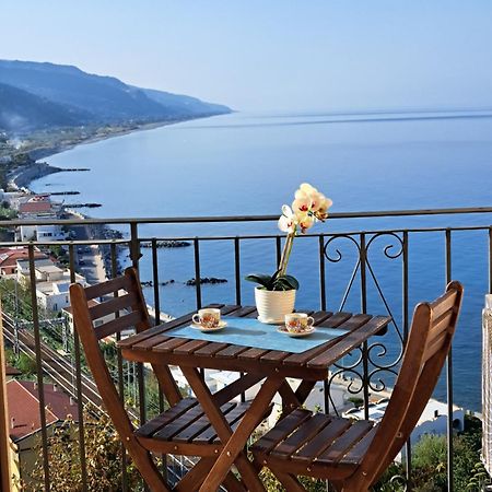 Un Oblo Sul Mare Apartment Сан Лучидо Екстериор снимка