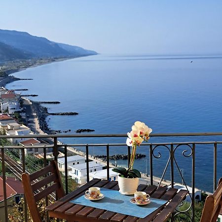 Un Oblo Sul Mare Apartment Сан Лучидо Екстериор снимка