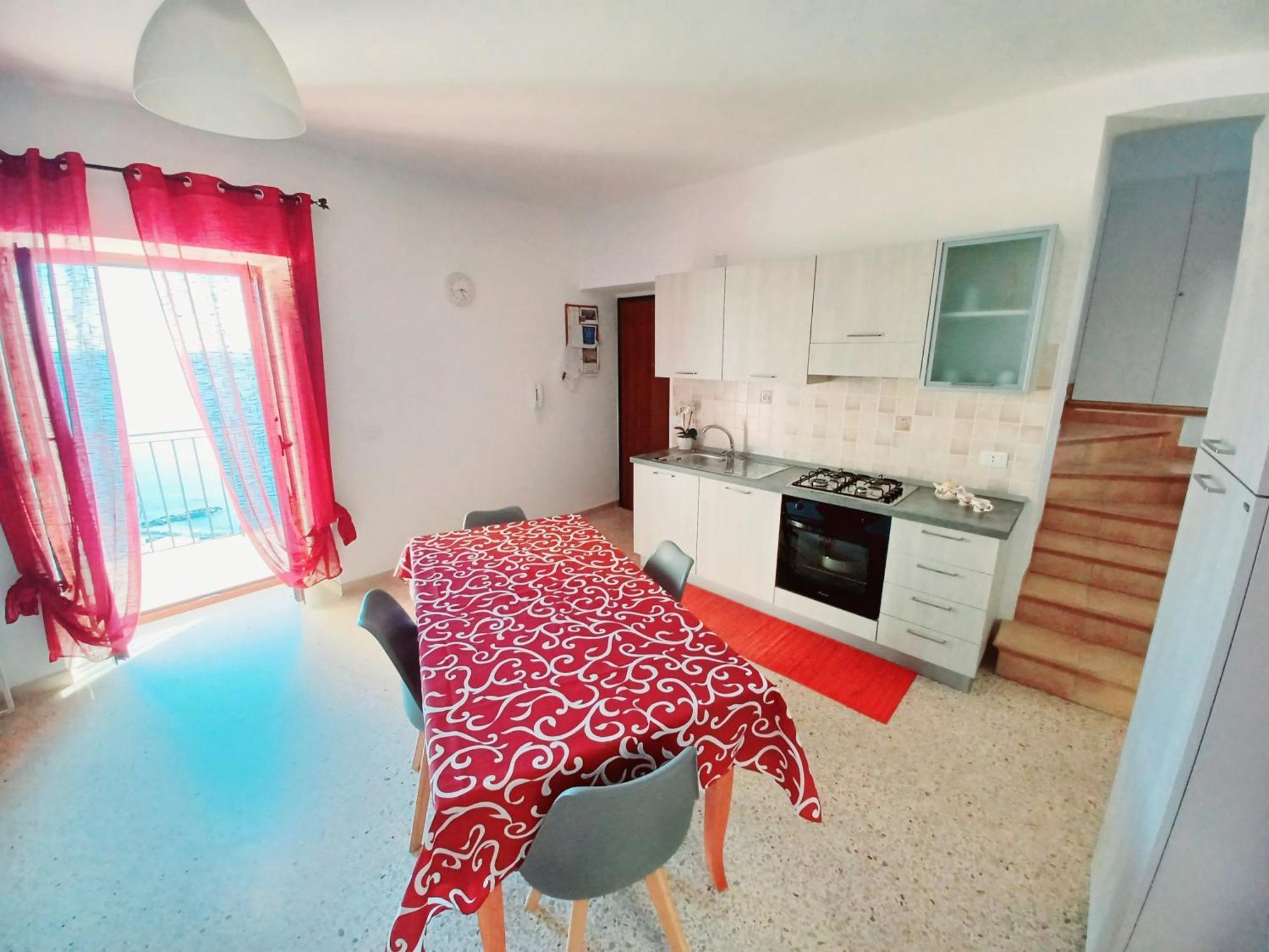 Un Oblo Sul Mare Apartment Сан Лучидо Стая снимка